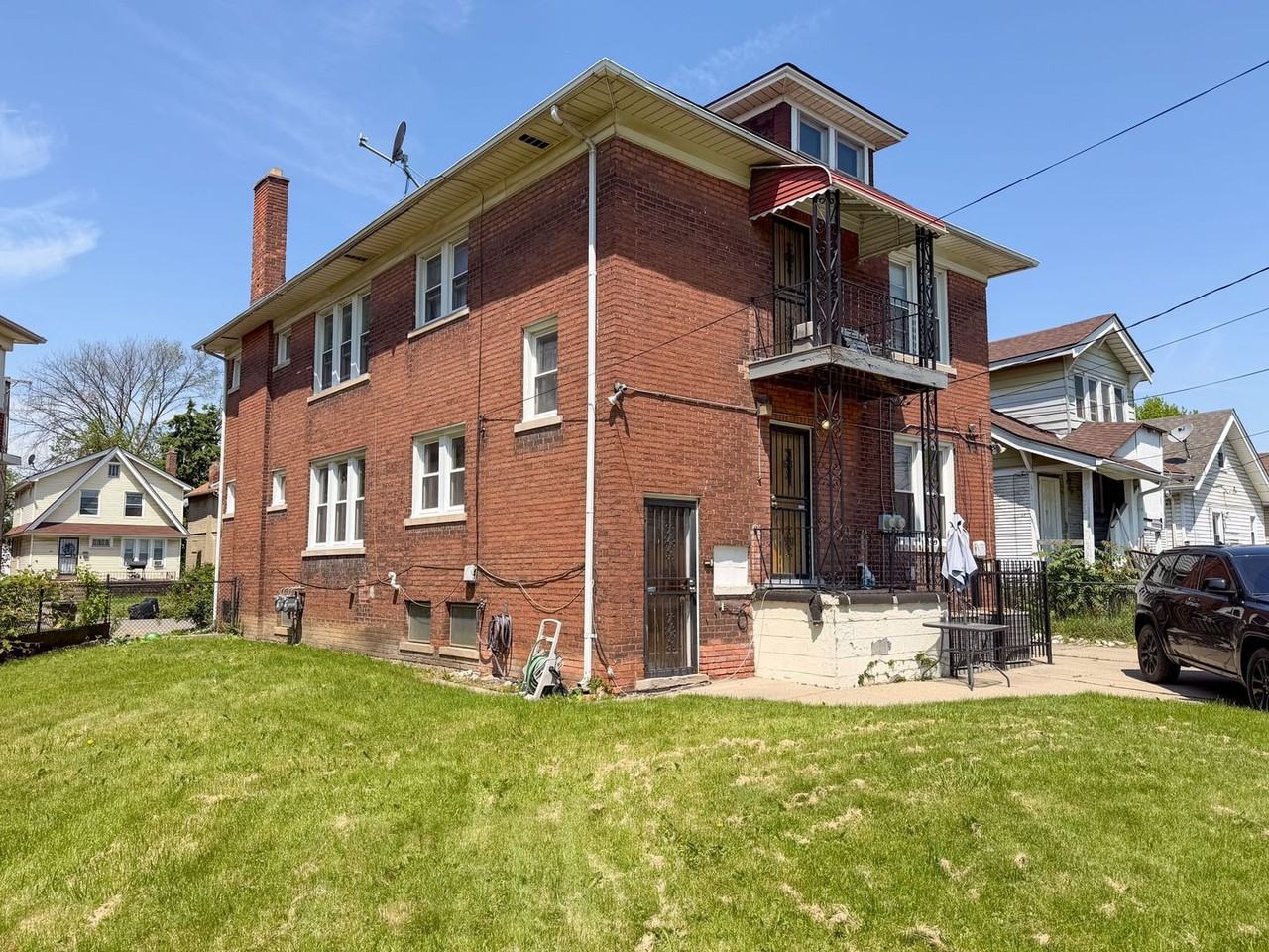 9392 Woodside St - Photo 3 of 23