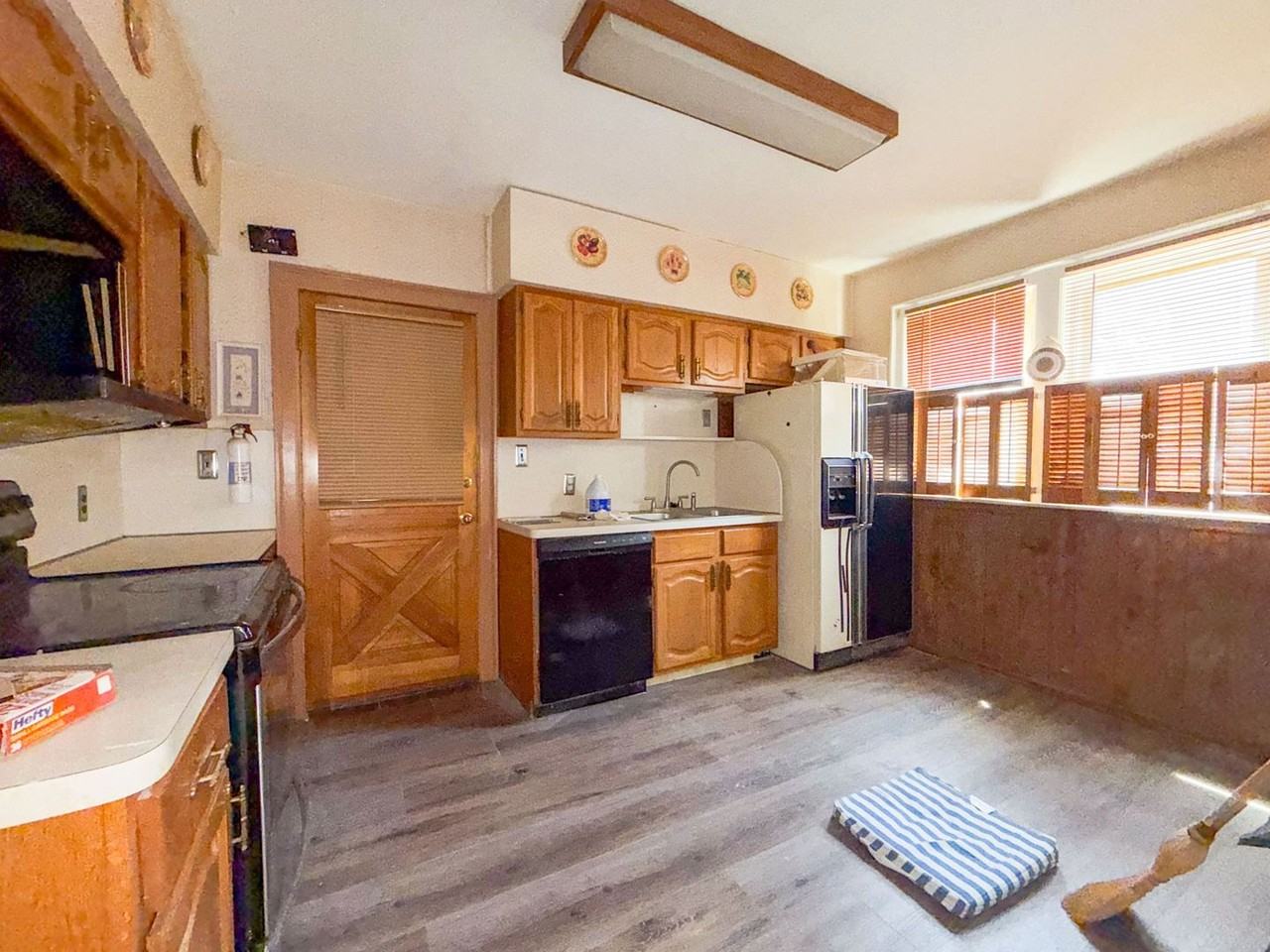 9392 Woodside St - Photo 6 of 23