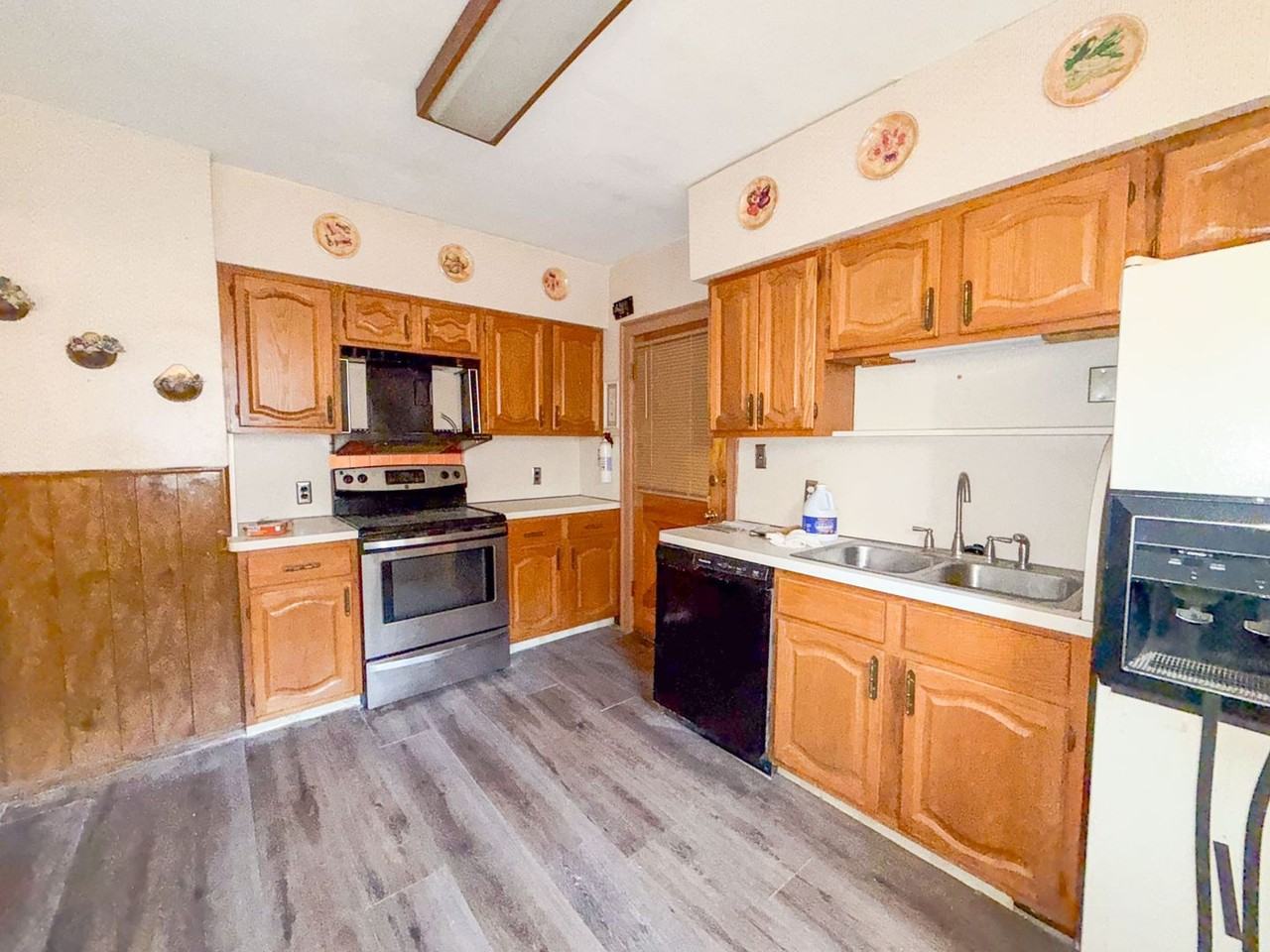 9392 Woodside St - Photo 7 of 23