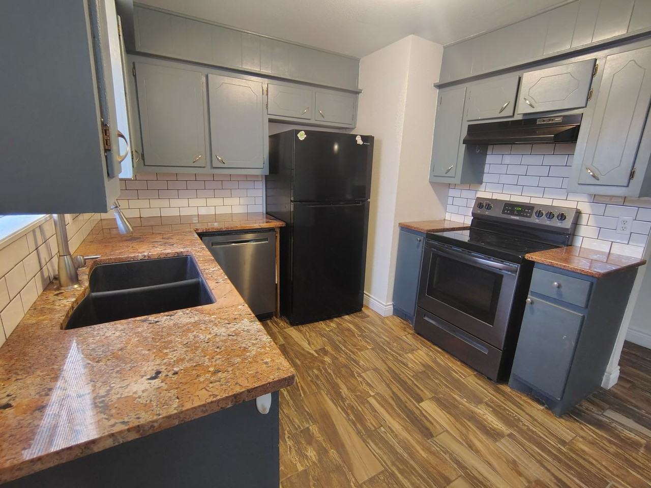 1218 46th Pl - Photo 4 of 24
