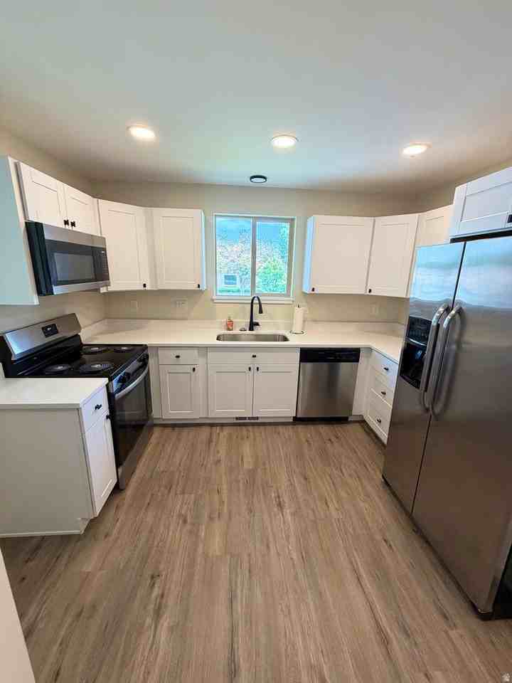 450 E 13800 S #2 - Photo 4 of 21