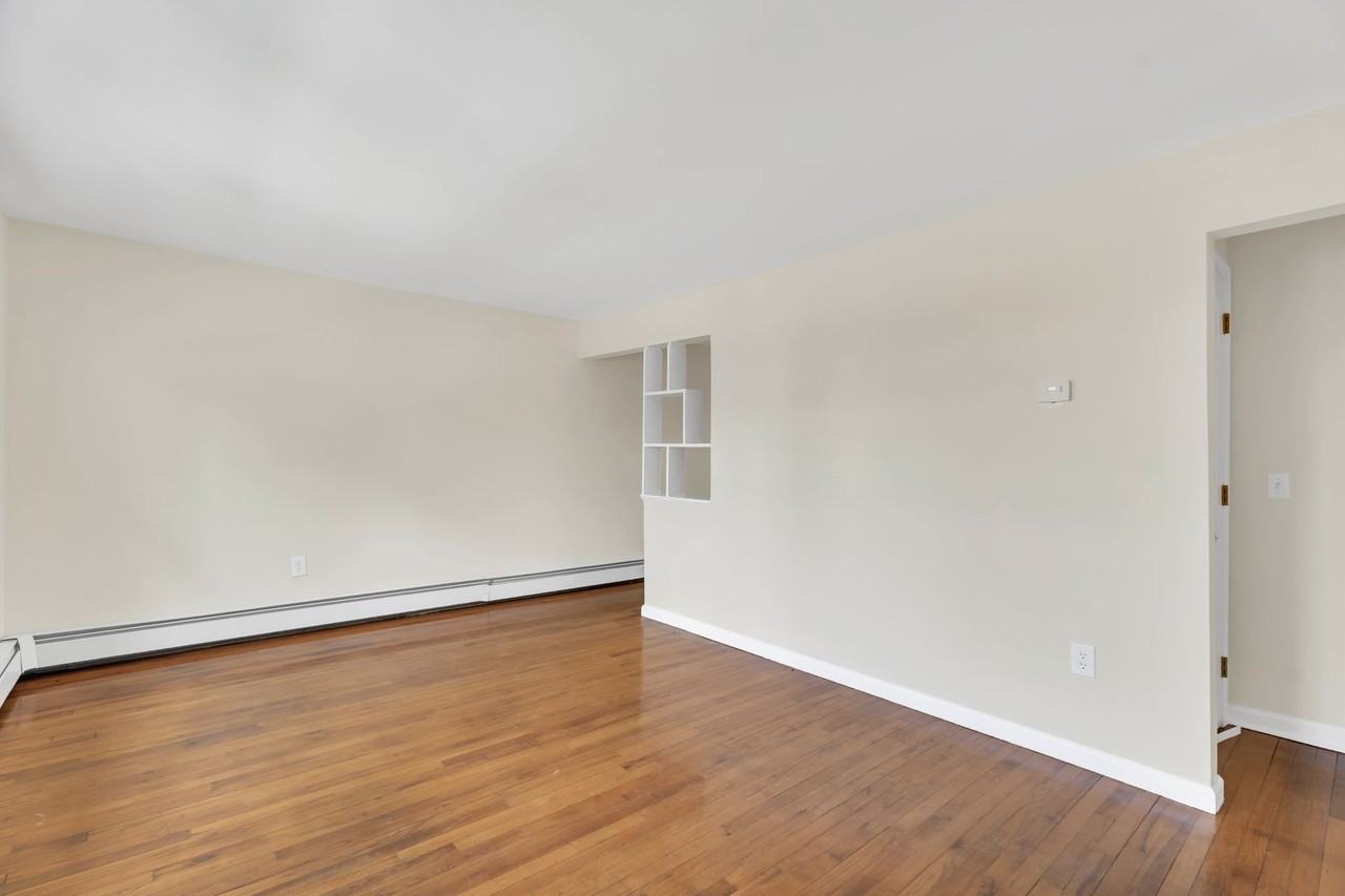 Savin Court Apartments - Photo 3 of 32