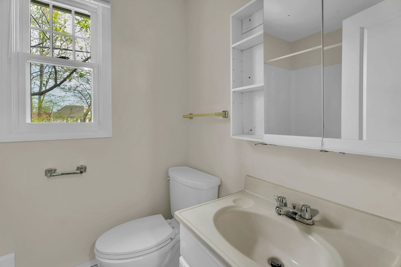 Savin Court Apartments - Photo 4 of 32