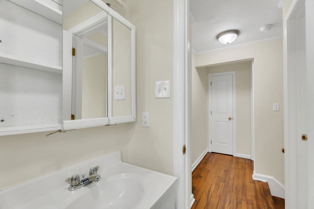 Savin Court Apartments - Photo 6 of 32