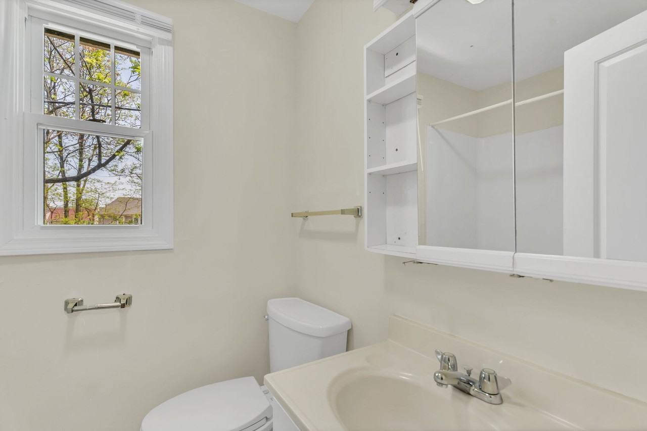 Savin Court Apartments - Photo 7 of 32
