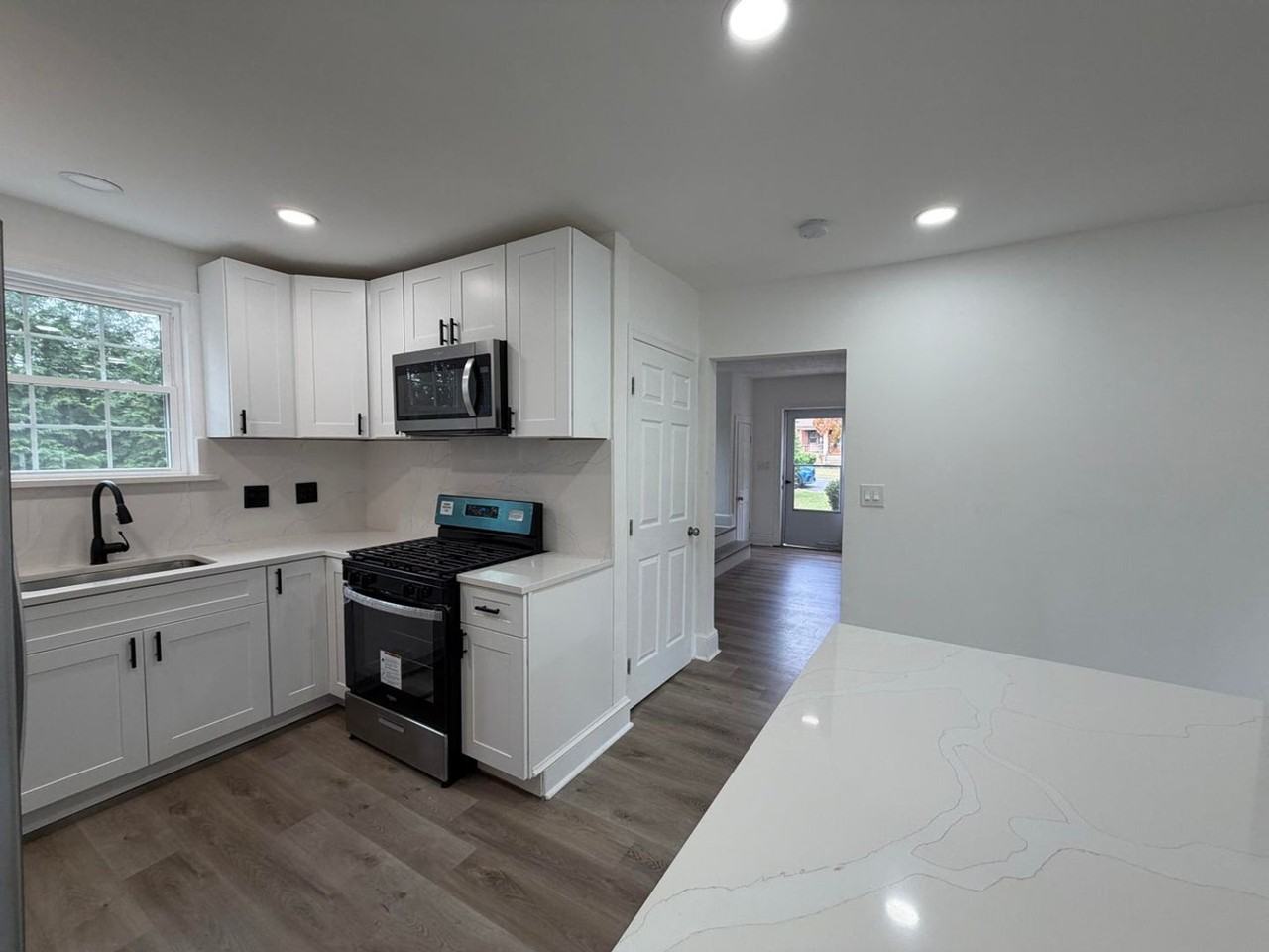 139 Lee Ave Ne - Photo 2 of 26