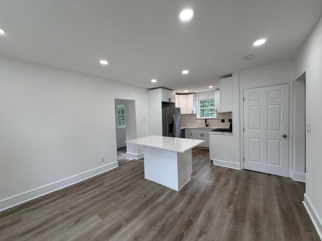139 Lee Ave Ne - Photo 3 of 26