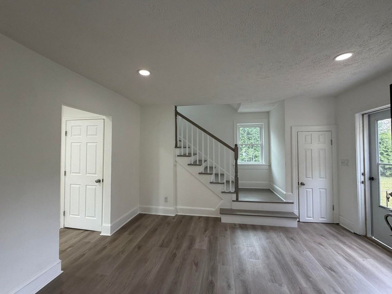 139 Lee Ave Ne - Photo 7 of 26