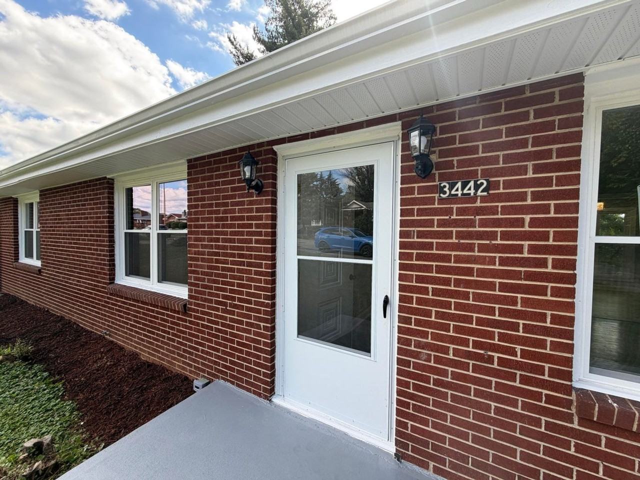 3442 Kershaw Rd Nw - Photo 2 of 23