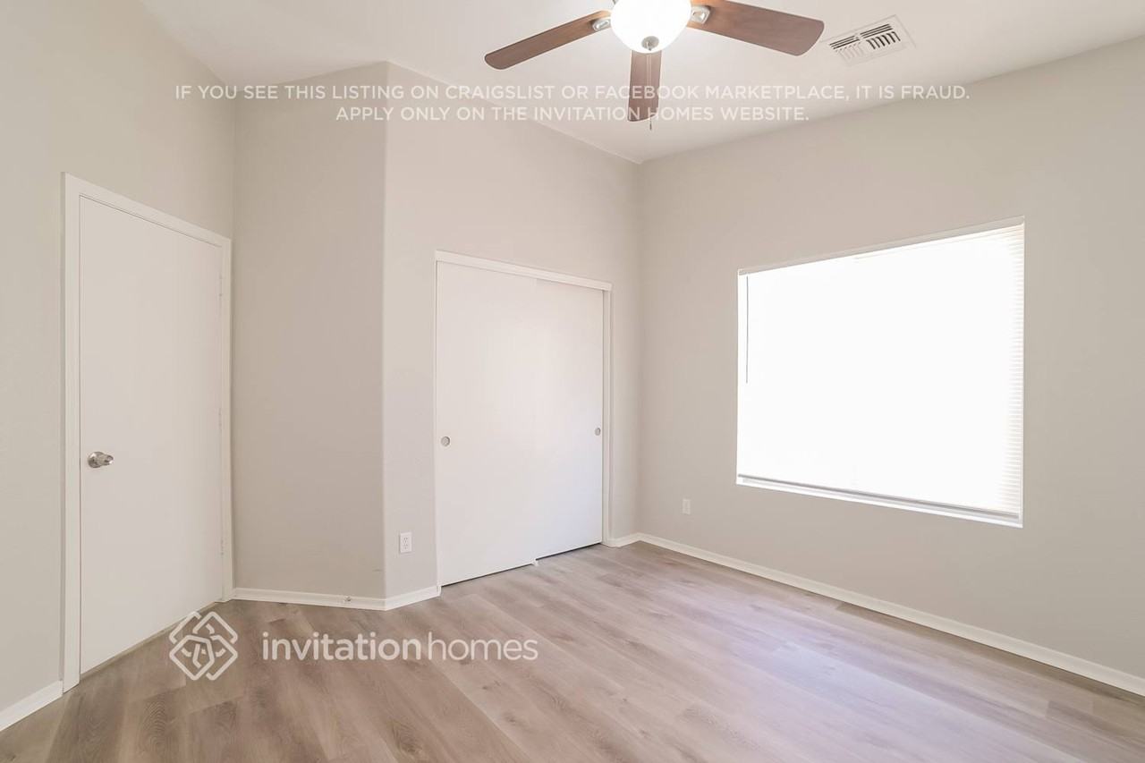 802 E Roberts Ave - Photo 6 of 14