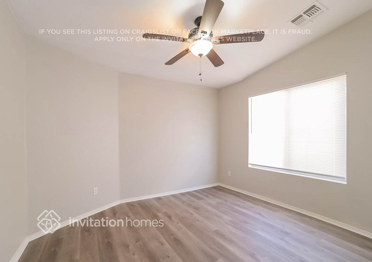 802 E Roberts Ave - Photo 7 of 14