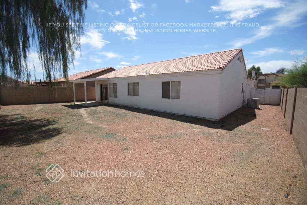 2703 N 87th Ave - Photo 4 of 5
