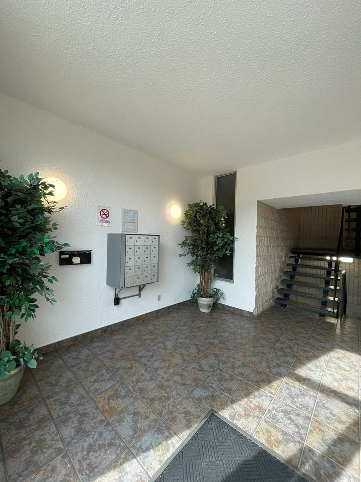 Bonnie Doon Manor - Photo 6 of 19