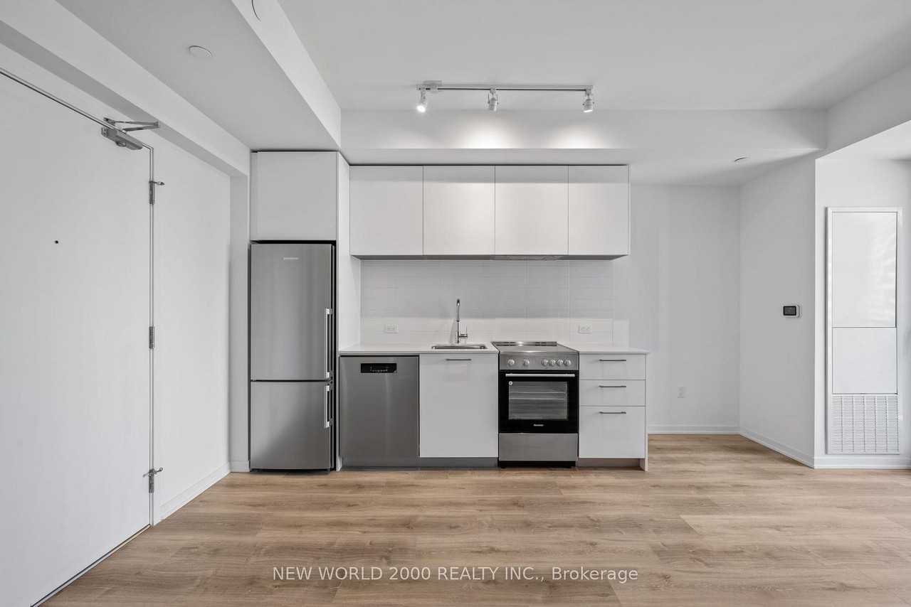 101 Roehampton Ave - Photo 2 of 25