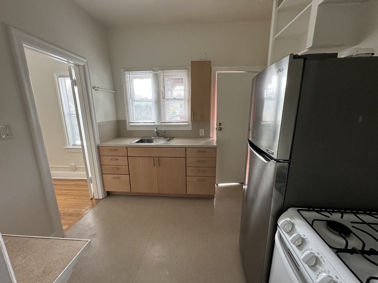 1040 Laguna Avenue #1/2 - Photo 4 of 12