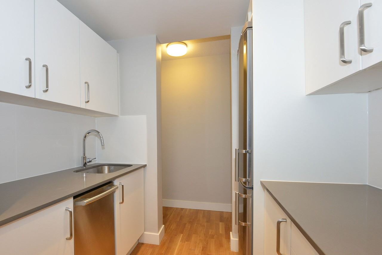 230 Oak Street - Photo 5 of 50