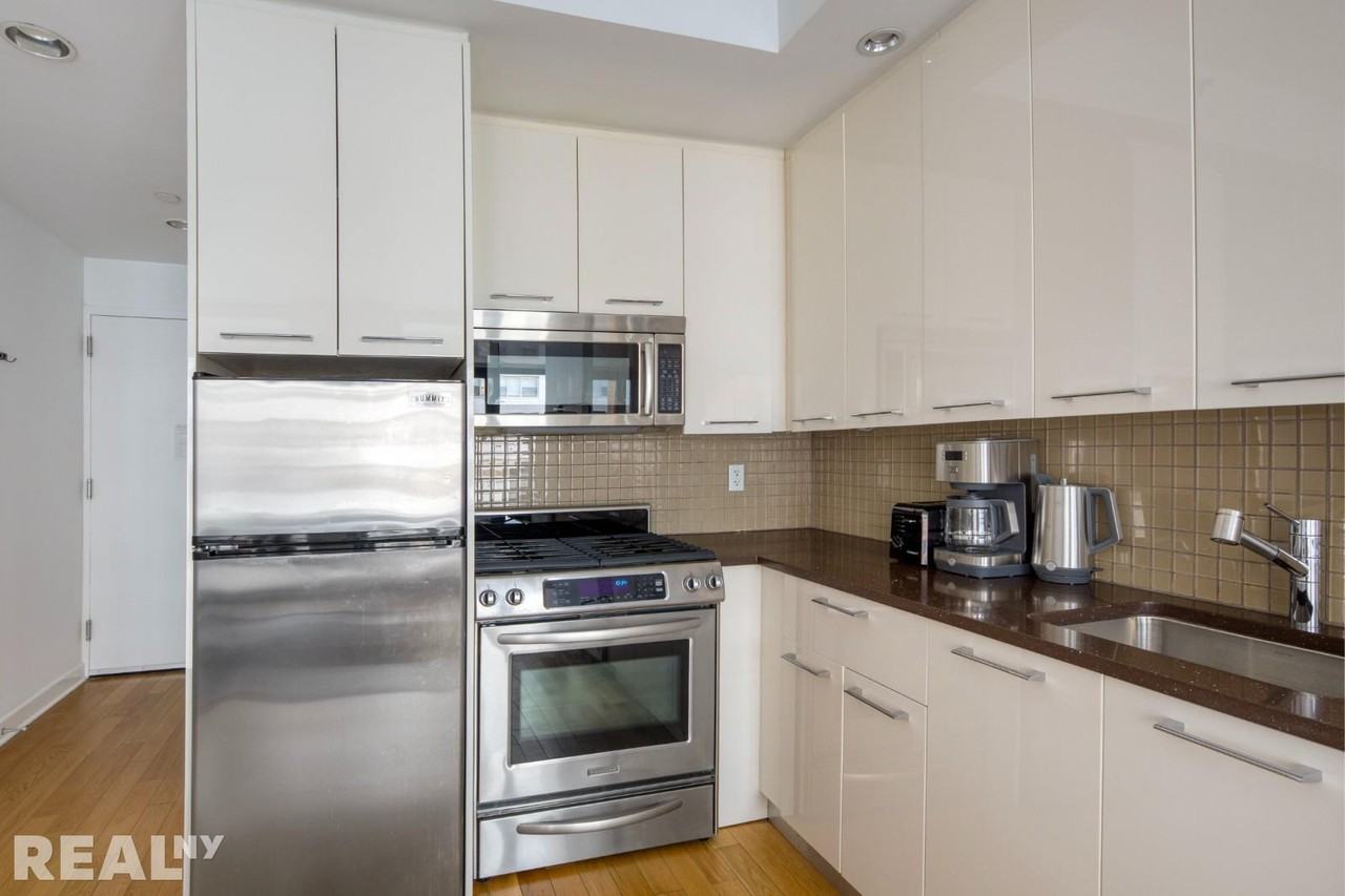 49 E 34th St #22B - Photo 3 of 9