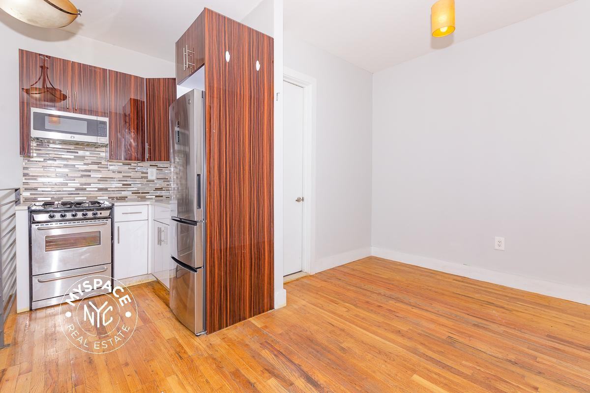 1044 Putnam Ave #1 - Photo 2 of 21