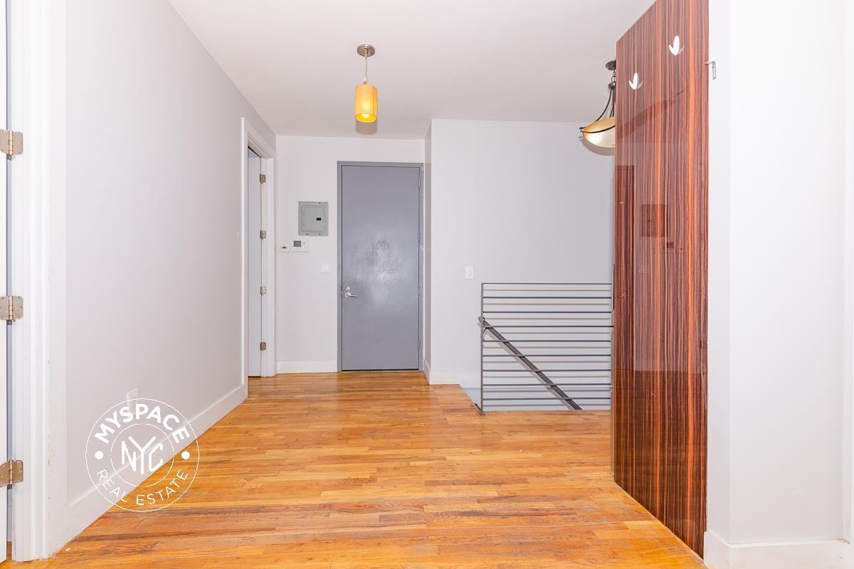 1044 Putnam Ave #1 - Photo 3 of 21