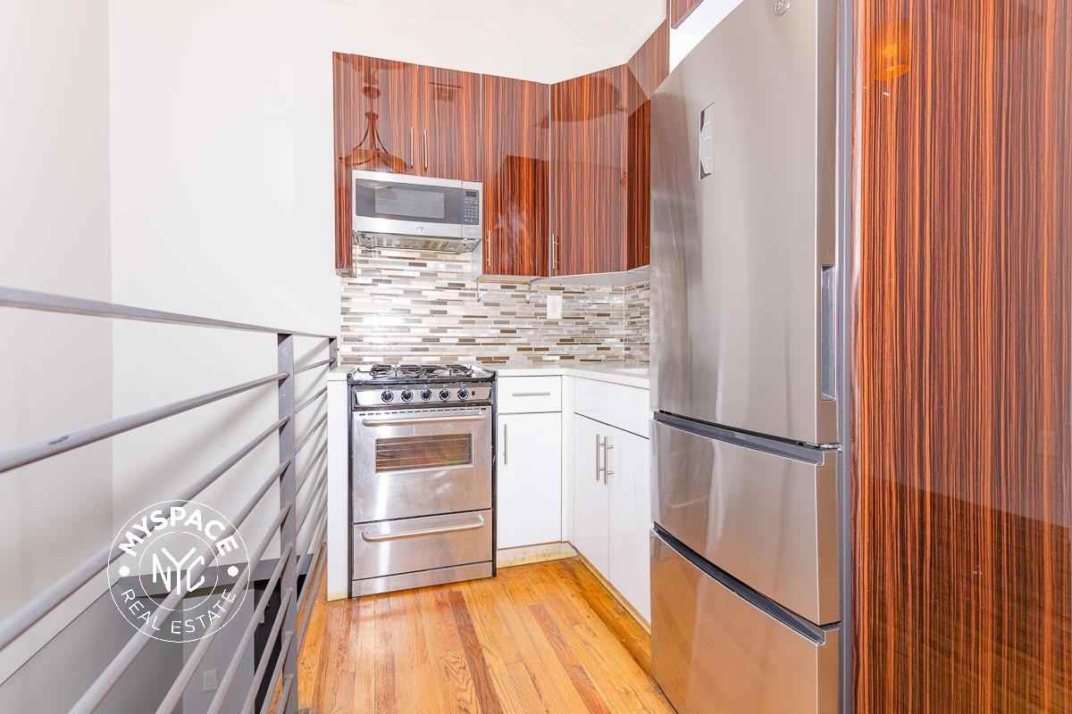 1044 Putnam Ave #1 - Photo 4 of 21