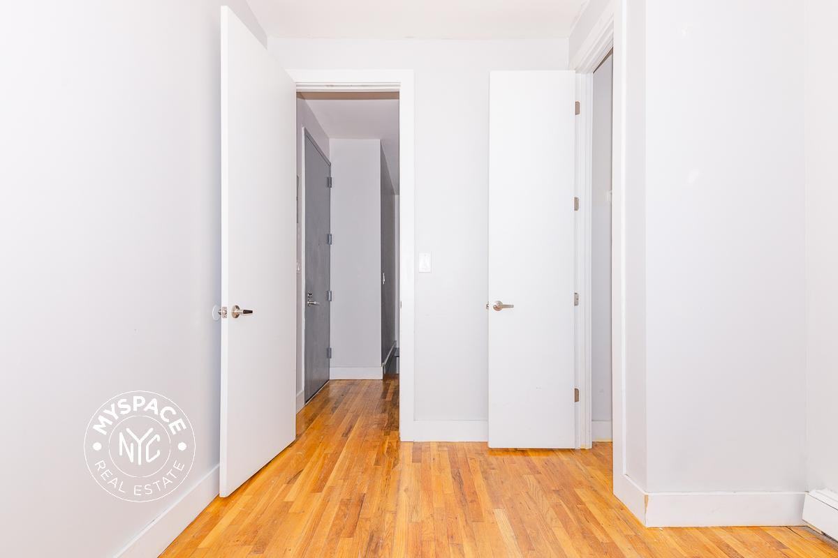 1044 Putnam Ave #1 - Photo 7 of 21