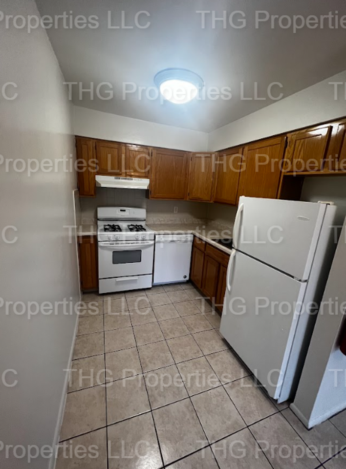 405 Franklin - Photo 5 of 12