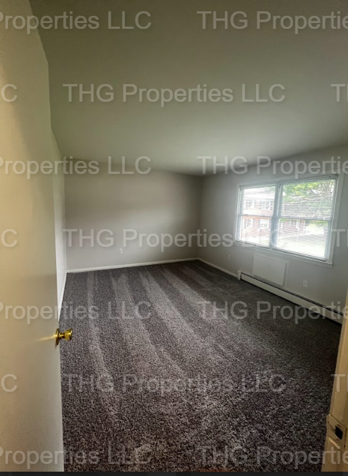 405 Franklin - Photo 7 of 12