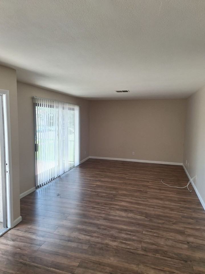 1269 Edwards St #11 - Photo 4 of 6