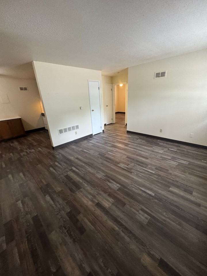 Welcome to Manor Heights Apartments! - Photo 5 of 10