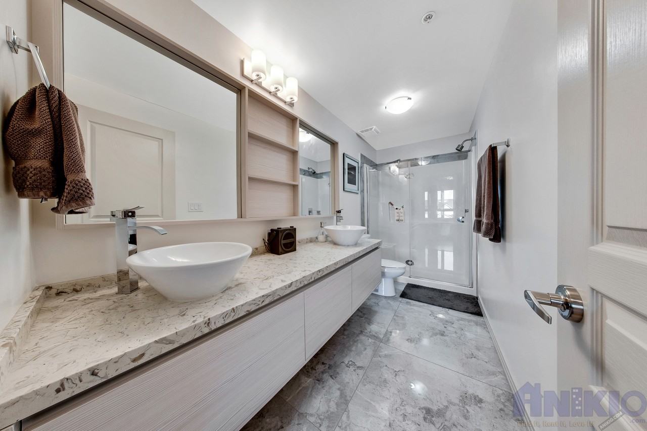 223 Evergreen Sq - Photo 3 of 16