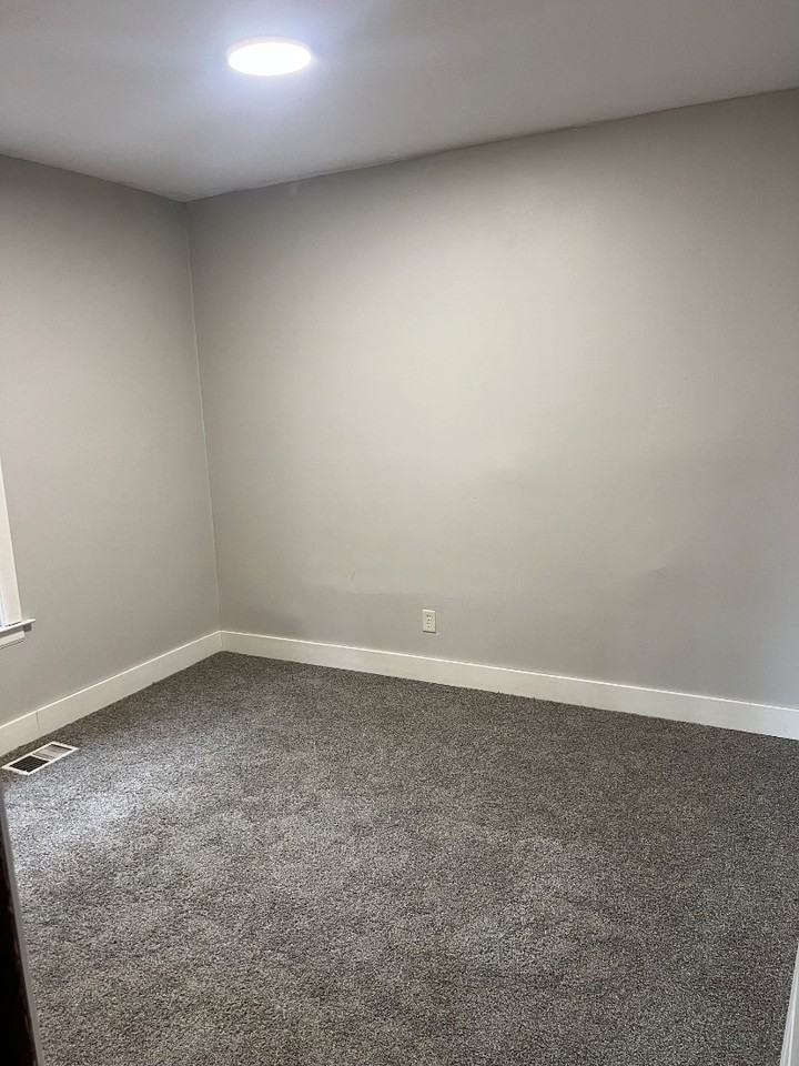 4345 W Euclid St - Photo 2 of 8
