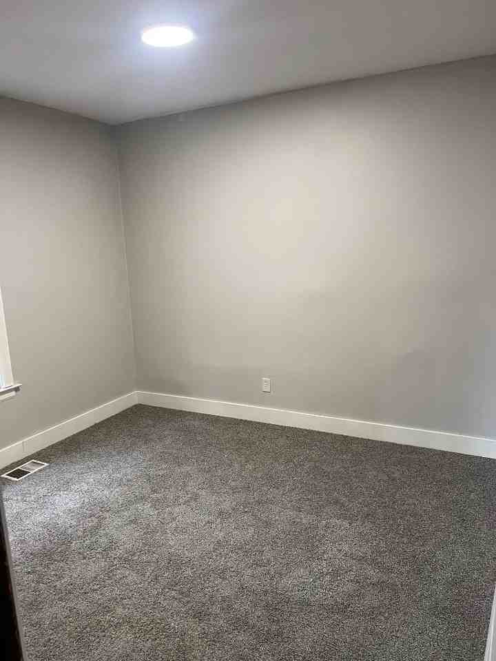 4345 W Euclid St - Photo 3 of 8
