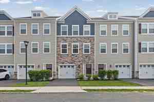 featured image of 8 Venice Ln #1