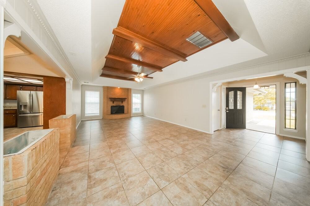 5421 Sudbury Ln - Photo 3 of 16