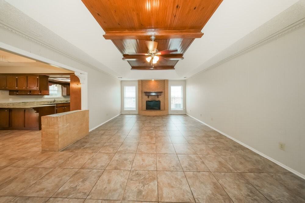 5421 Sudbury Ln - Photo 4 of 16