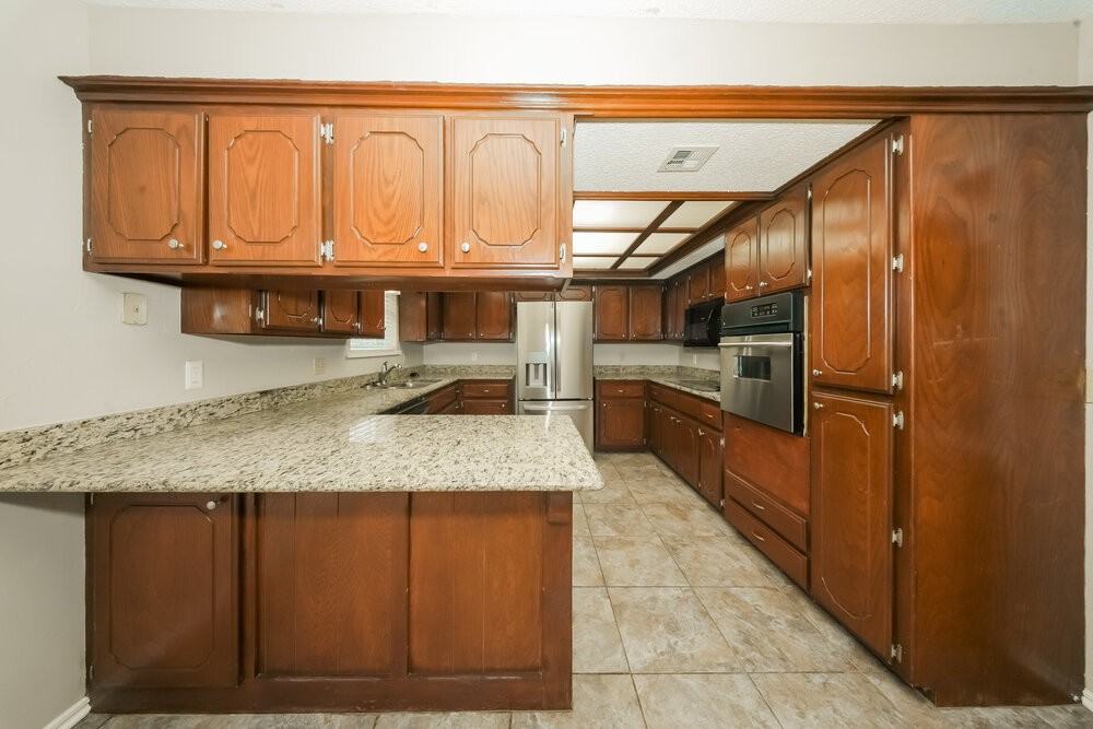 5421 Sudbury Ln - Photo 6 of 16