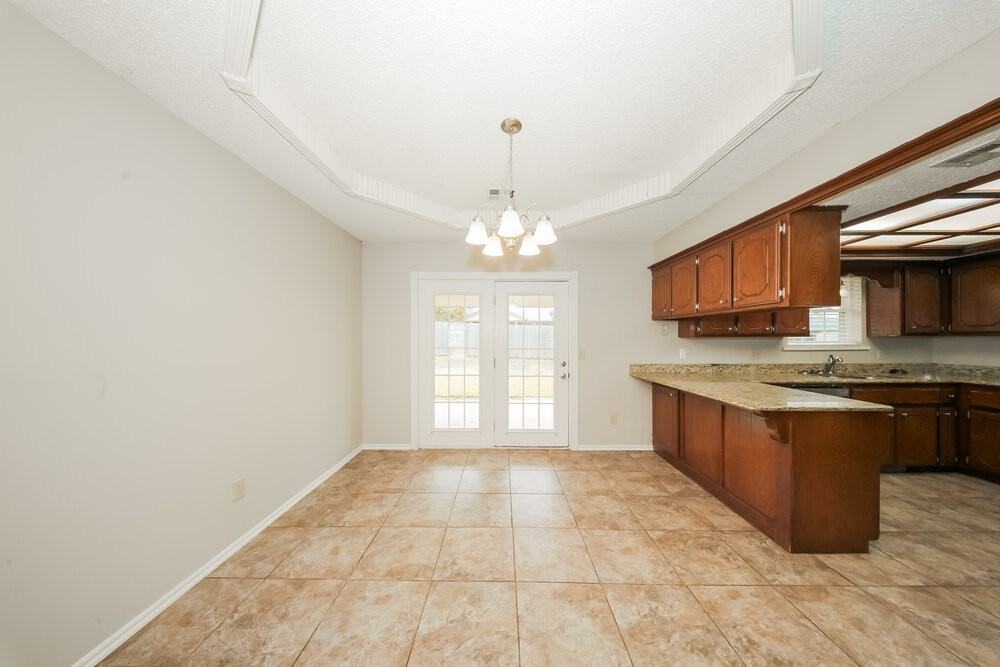 5421 Sudbury Ln - Photo 7 of 16