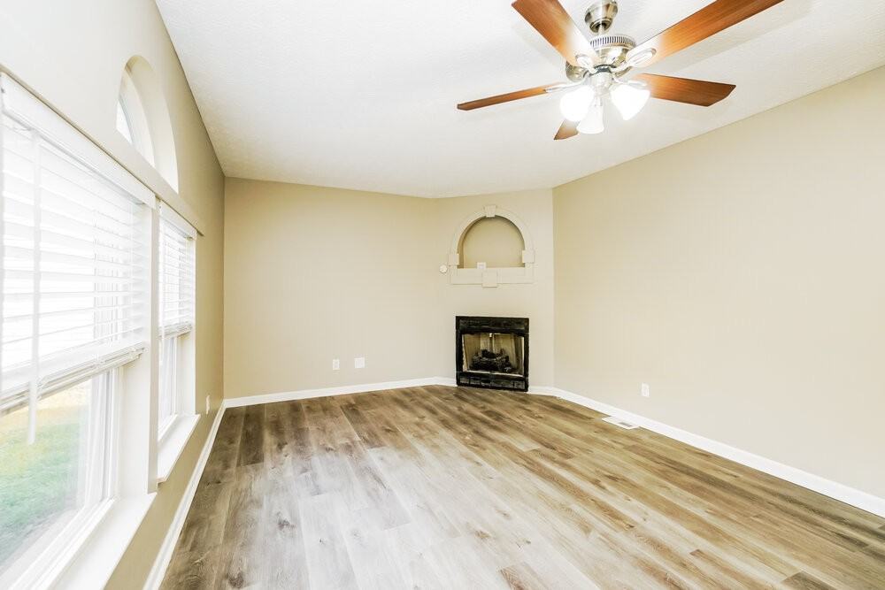 1667 Eastbrook Dr N - Photo 5 of 18