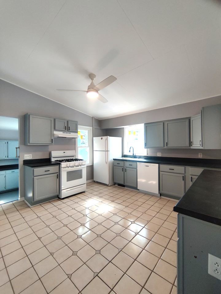 1260 / 903 East Union Street #1 - Photo 3 of 15