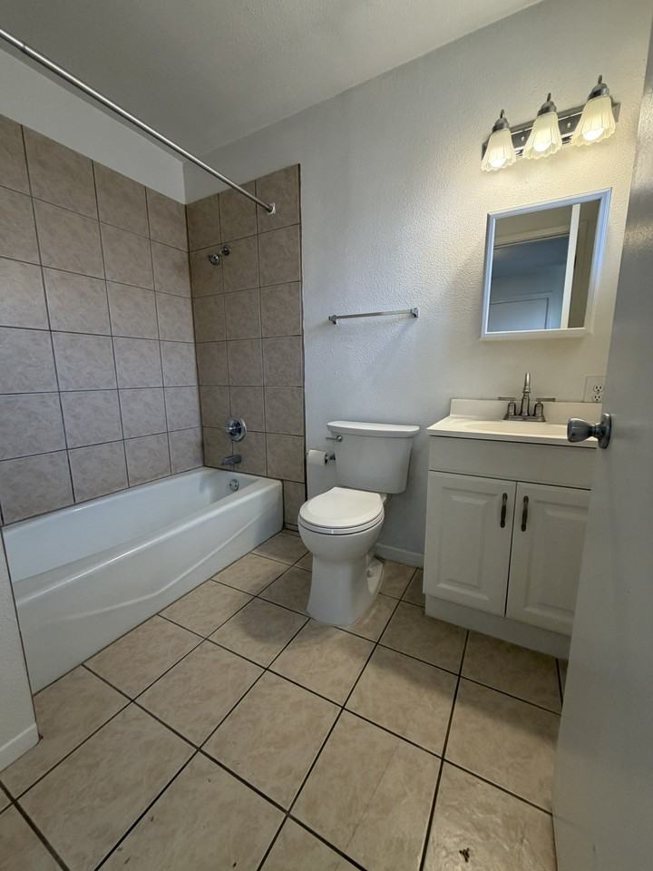 1511 Gold Ave Se #1511-4 - Photo 7 of 12