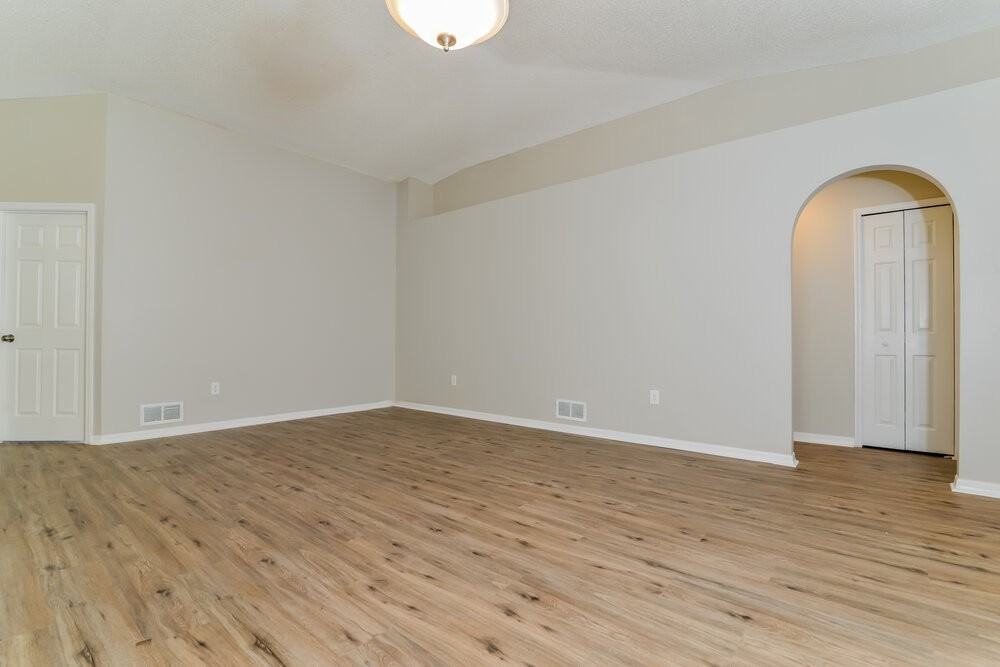 1064 Remington Ave - Photo 5 of 16