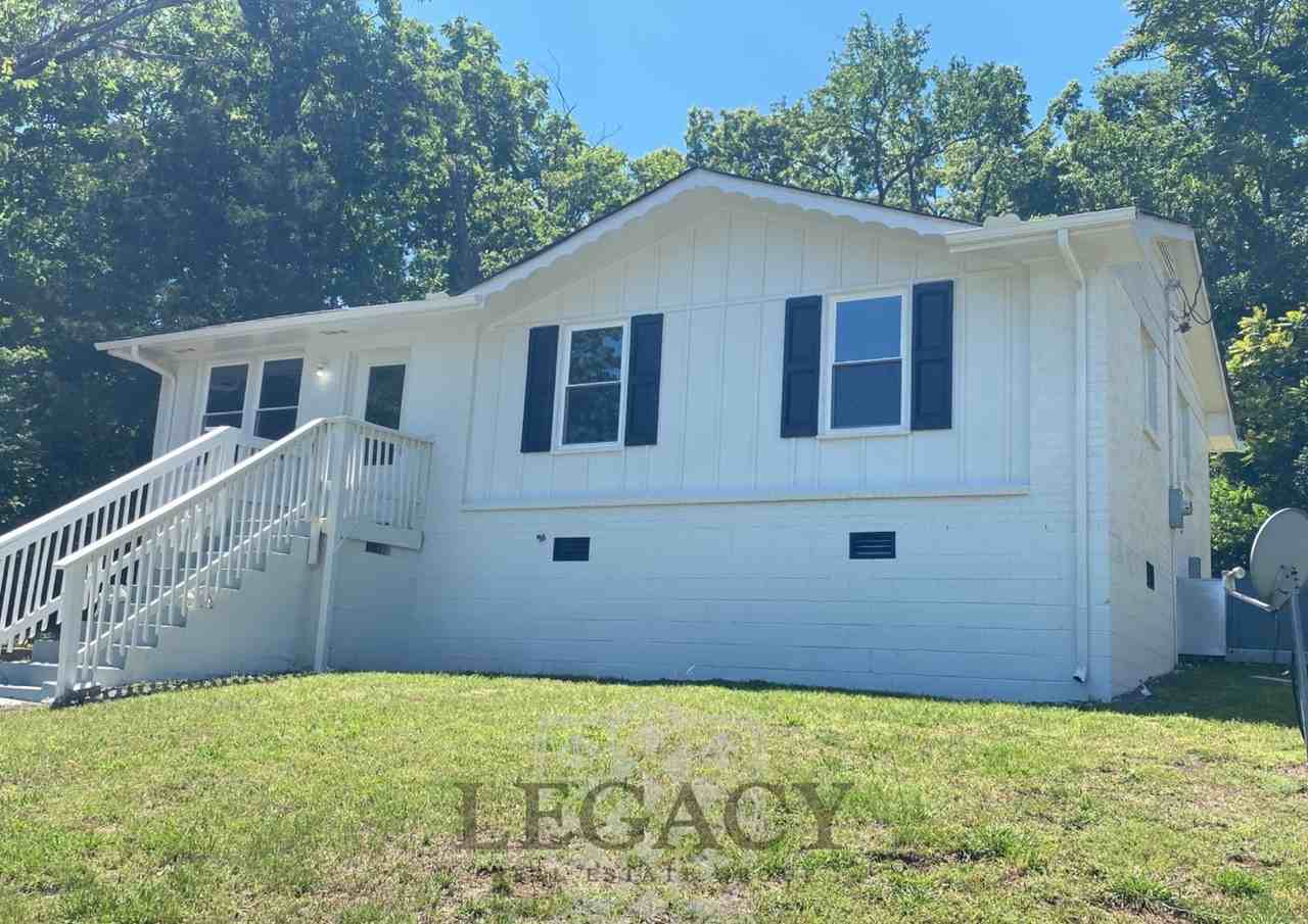 2316 Woodridge Dr #1 - Photo 2 of 14