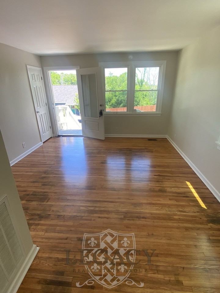 2316 Woodridge Dr #1 - Photo 4 of 14
