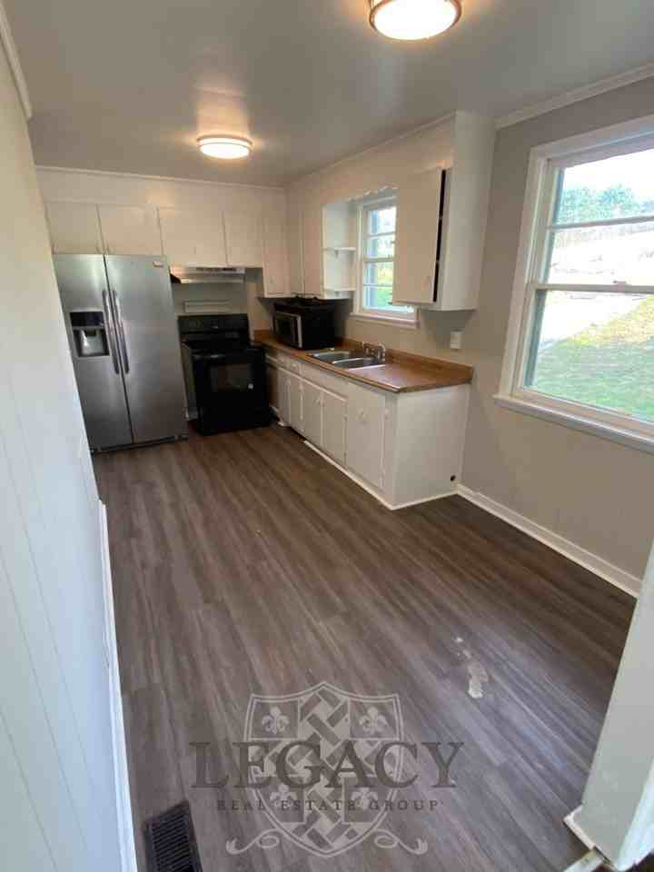 2229 Maplecrest Dr #1 - Photo 3 of 13