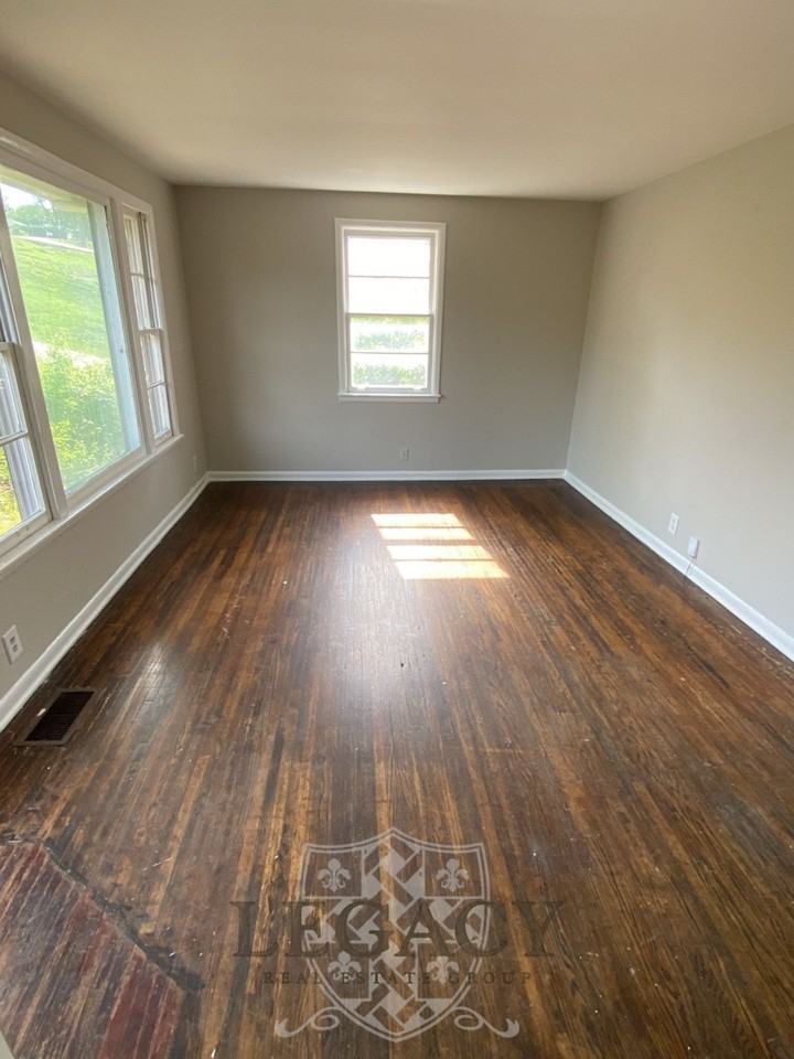 2229 Maplecrest Dr #1 - Photo 5 of 13