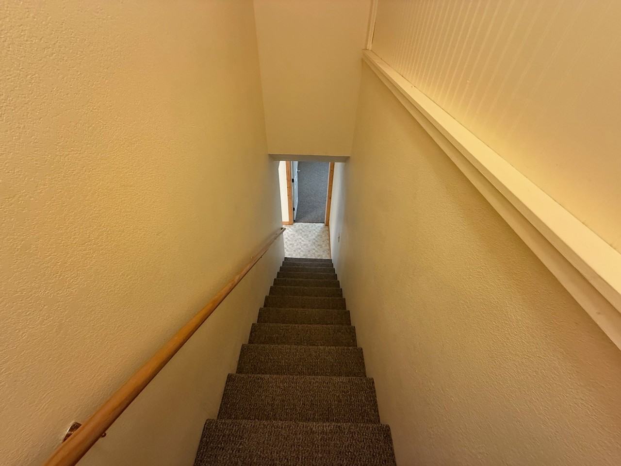 803 Oregon St #B - Photo 4 of 35