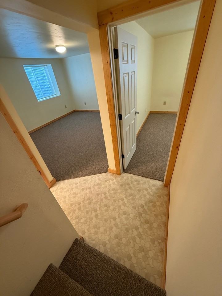 803 Oregon St #B - Photo 5 of 35