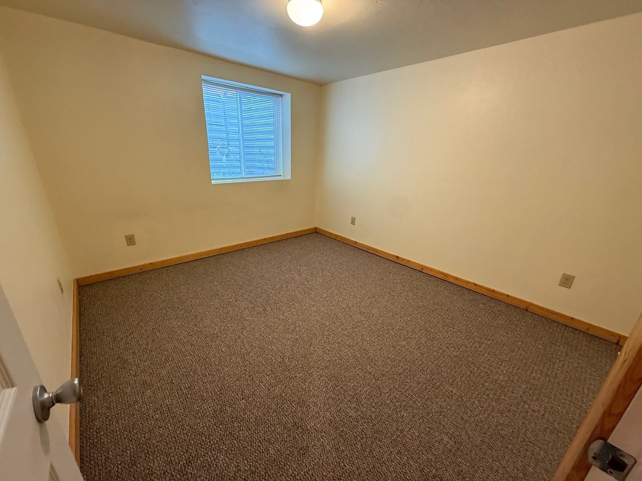 803 Oregon St #B - Photo 6 of 35