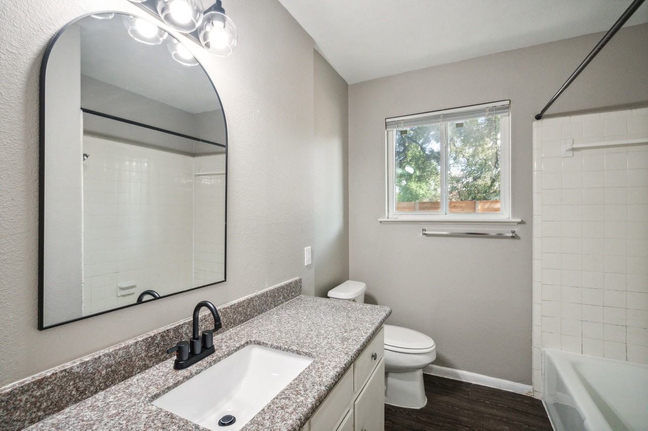 5009 Brighton Rd #A - Photo 3 of 12