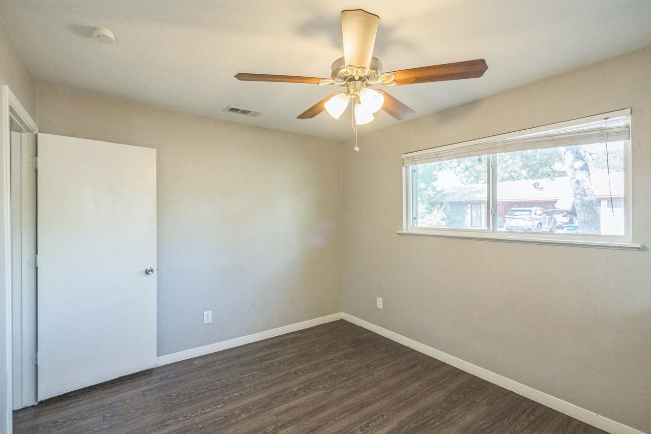 5009 Brighton Rd #A - Photo 7 of 12